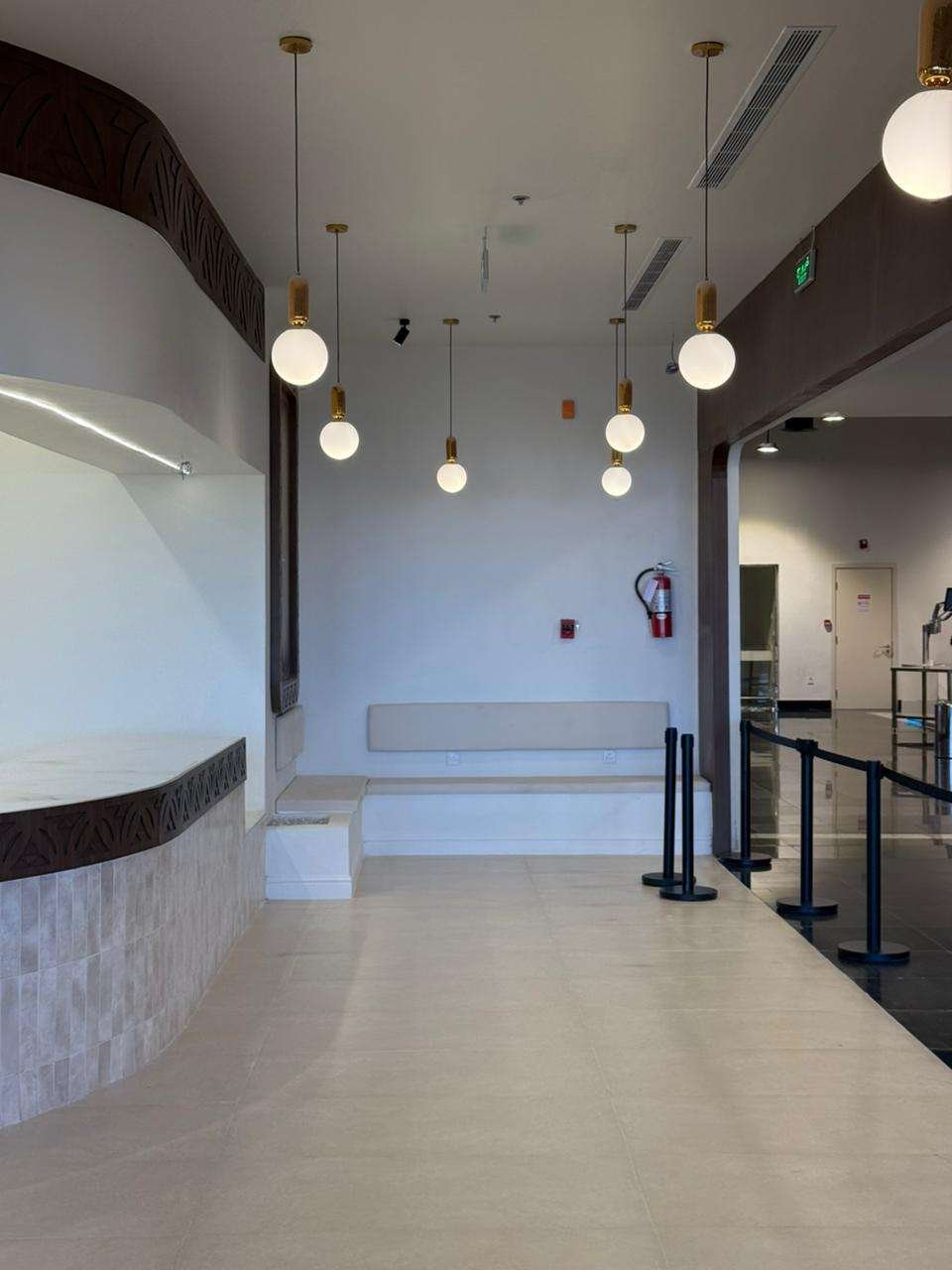 كوفي بلاك اند وايت مطار الطائف الدولي-1